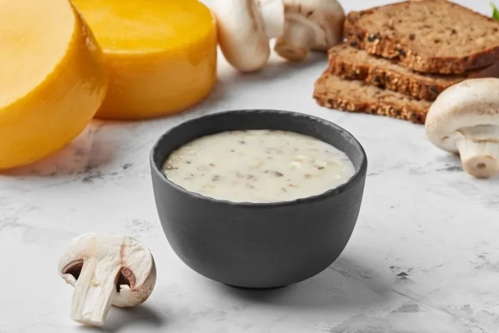 Фондю из коровьего сыра с шампиньонами